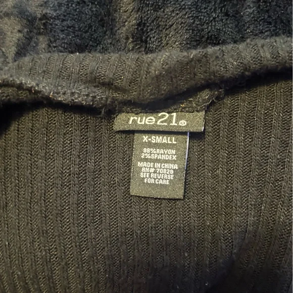 black short cardigan sweater - Picture 3 of 3